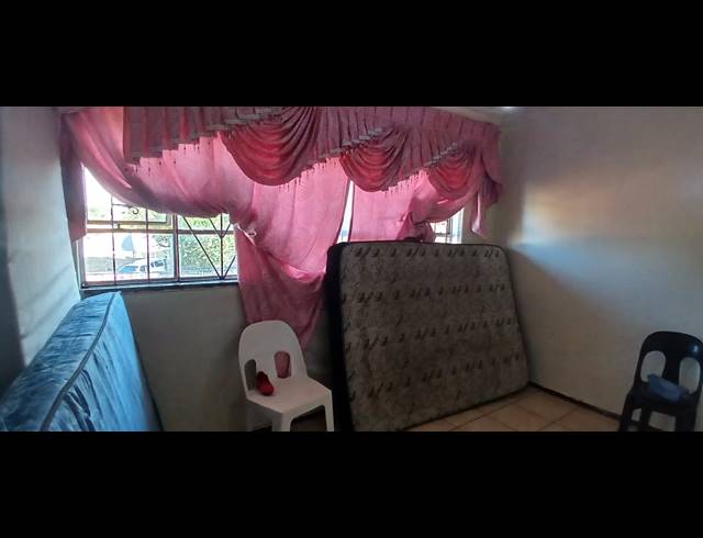 2 BEDROOM FLAT FOR SALE IN VEREENIGING CENTRAL